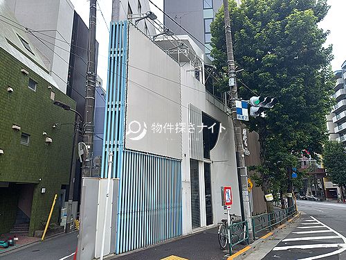 東京メトロ千代田線「乃木坂駅」徒歩7分！外苑西通り沿い！1階路面～3階一棟貸し！カラオケバー居抜き店舗！！(7790)