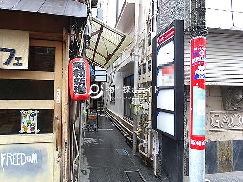 JR中央線「中野駅」北口徒歩5分！中野ブロードウェイ徒歩1分！昭和新道商店街裏！バー・スナック内装リース店舗！！(6597)
